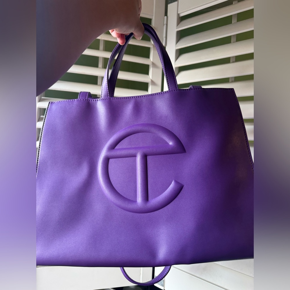 Telfar Shopping Bag in Grape. Size M.